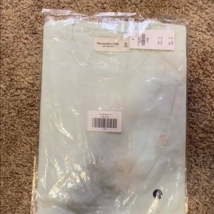 Men’s new Abercrombie tee shirt